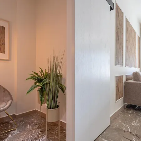 Cornelia Cozy Apartment